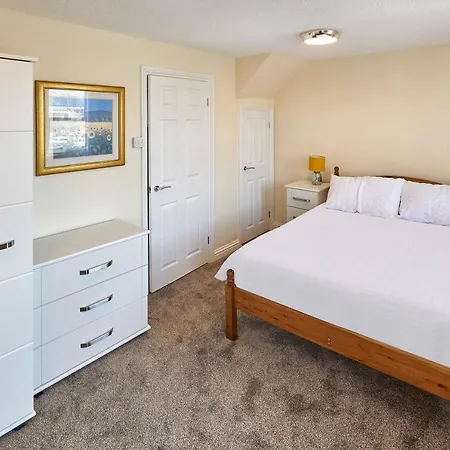 Host & - Cobblers Whitby