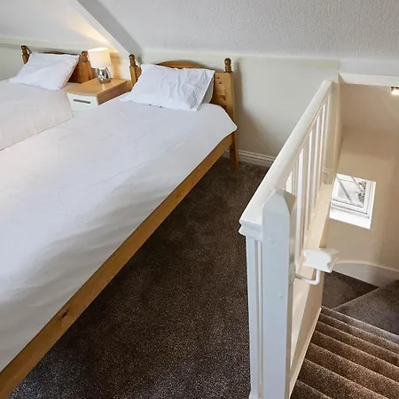 Host & - Cobblers * Whitby