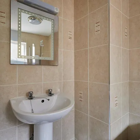 Host & - Cobblers Holiday home *