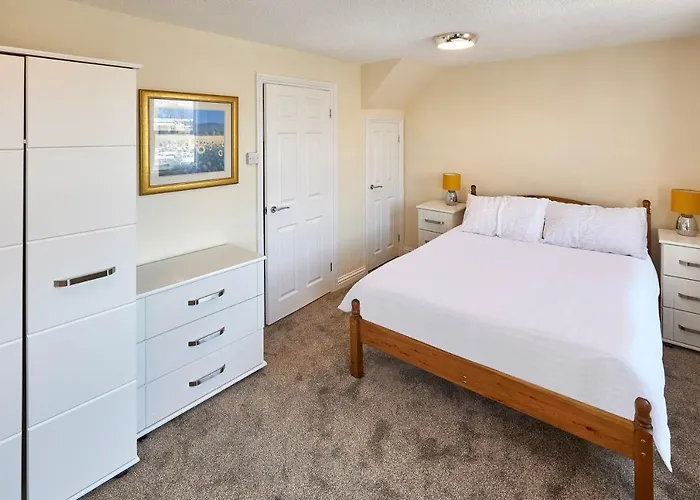 Host & - Cobblers Whitby