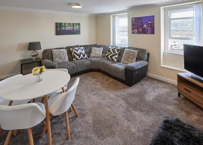 Host & - Cobblers * Whitby