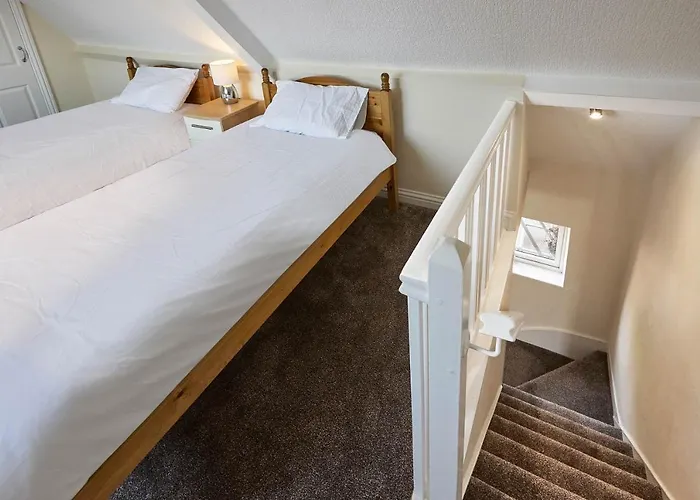 Host & - Cobblers * Whitby