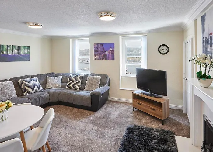 Host & - Cobblers * Whitby